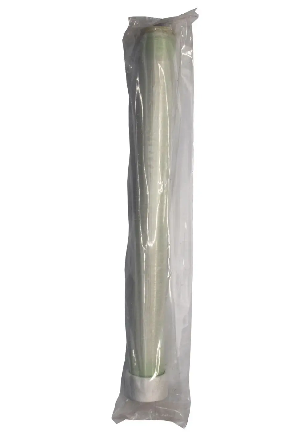 Transparentes Wickelmodul von Judo in der Form eines langen Rohrs, in Plastik verpackt, eventuell für Wasserfiltration oder Druckanwendungen.
